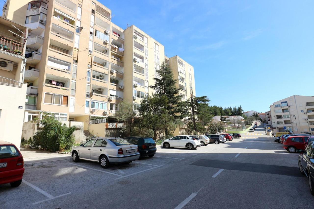 Mali Apartman U Centru Makarska Exterior foto